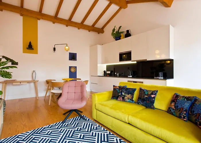 Boutique Rentals-The Alma Apt W/ Balcony
