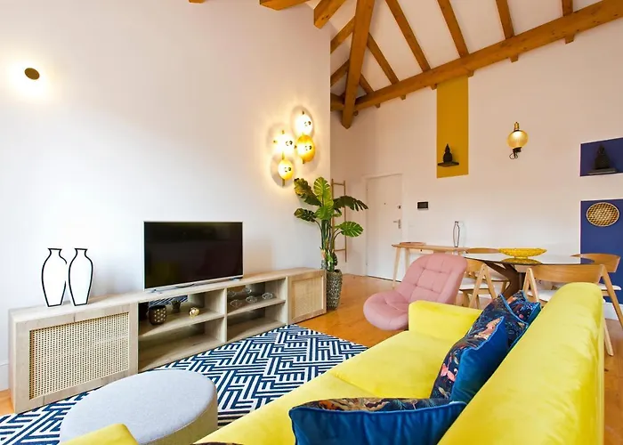 Boutique Rentals-The Alma Apt W/ Balcony